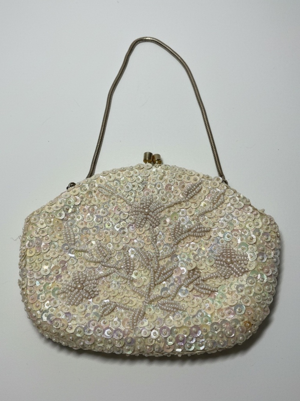 Vintage Beaded Ivory Sequin Evening Clutch
Kiss lock
